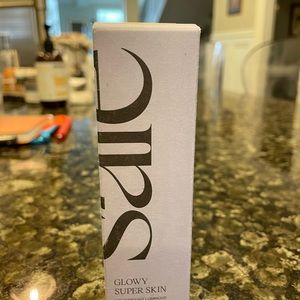 Sale Glowy Super Skin Foundation, Shade #8 (in the Light category)